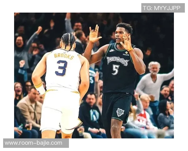 爱德华兹再度离场引发关注第三节后半段再次返回更衣室情况堪忧